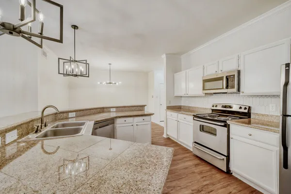 $1,700 | 6804 North Capital Of Texas Highway, Unit 313, Austin, TX 78731