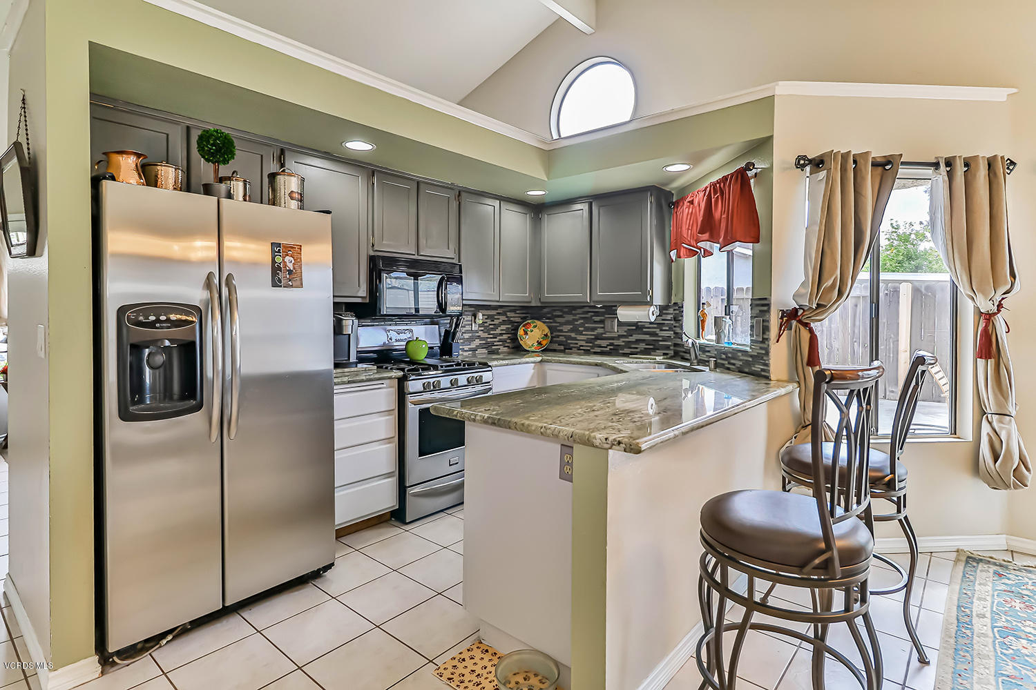29323 Plymouth Road Castaic, CA 91384 - Photo 11 of 34 cKitchen and Dining4