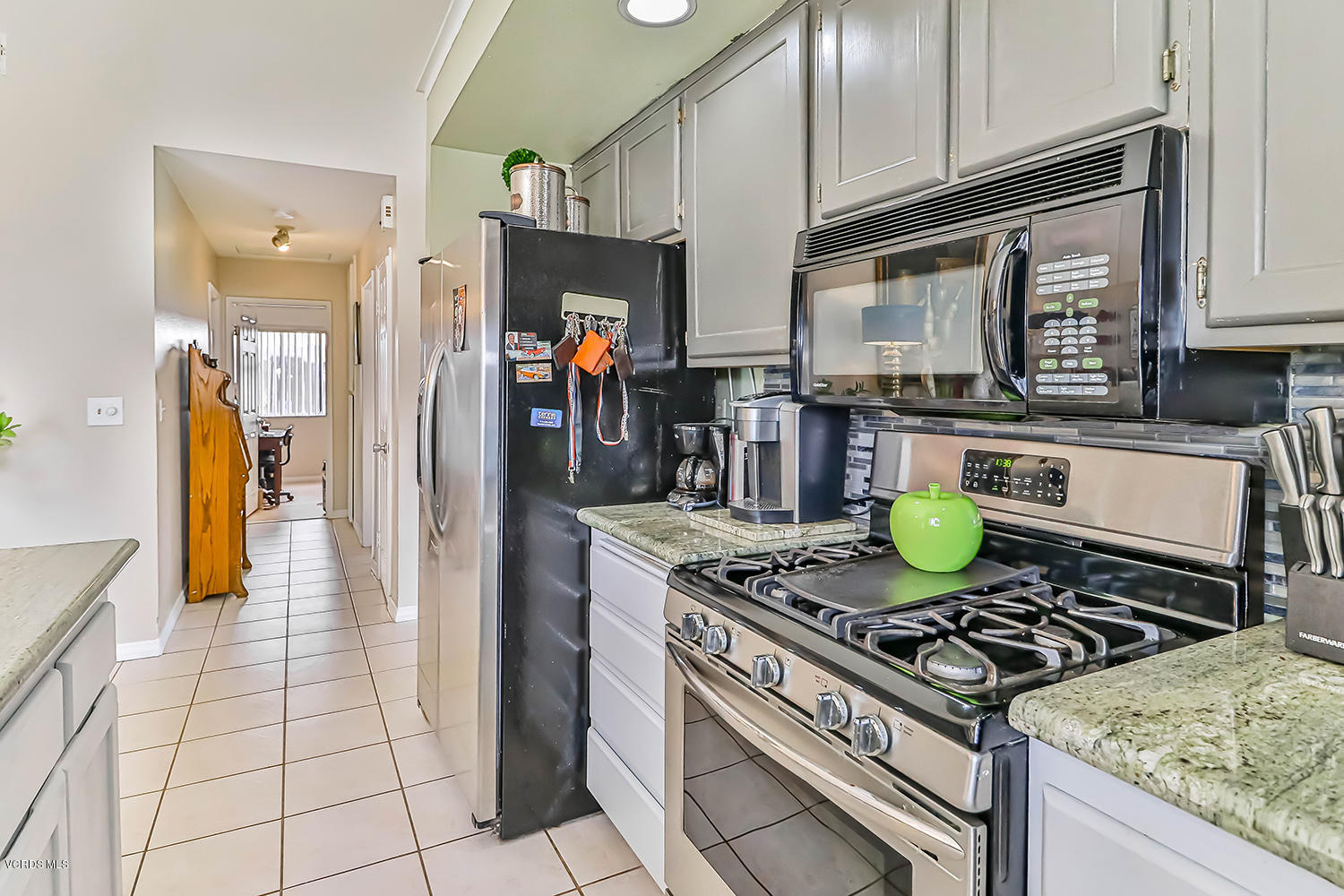 29323 Plymouth Road Castaic, CA 91384 - Photo 13 of 34 cKitchen and Dining6