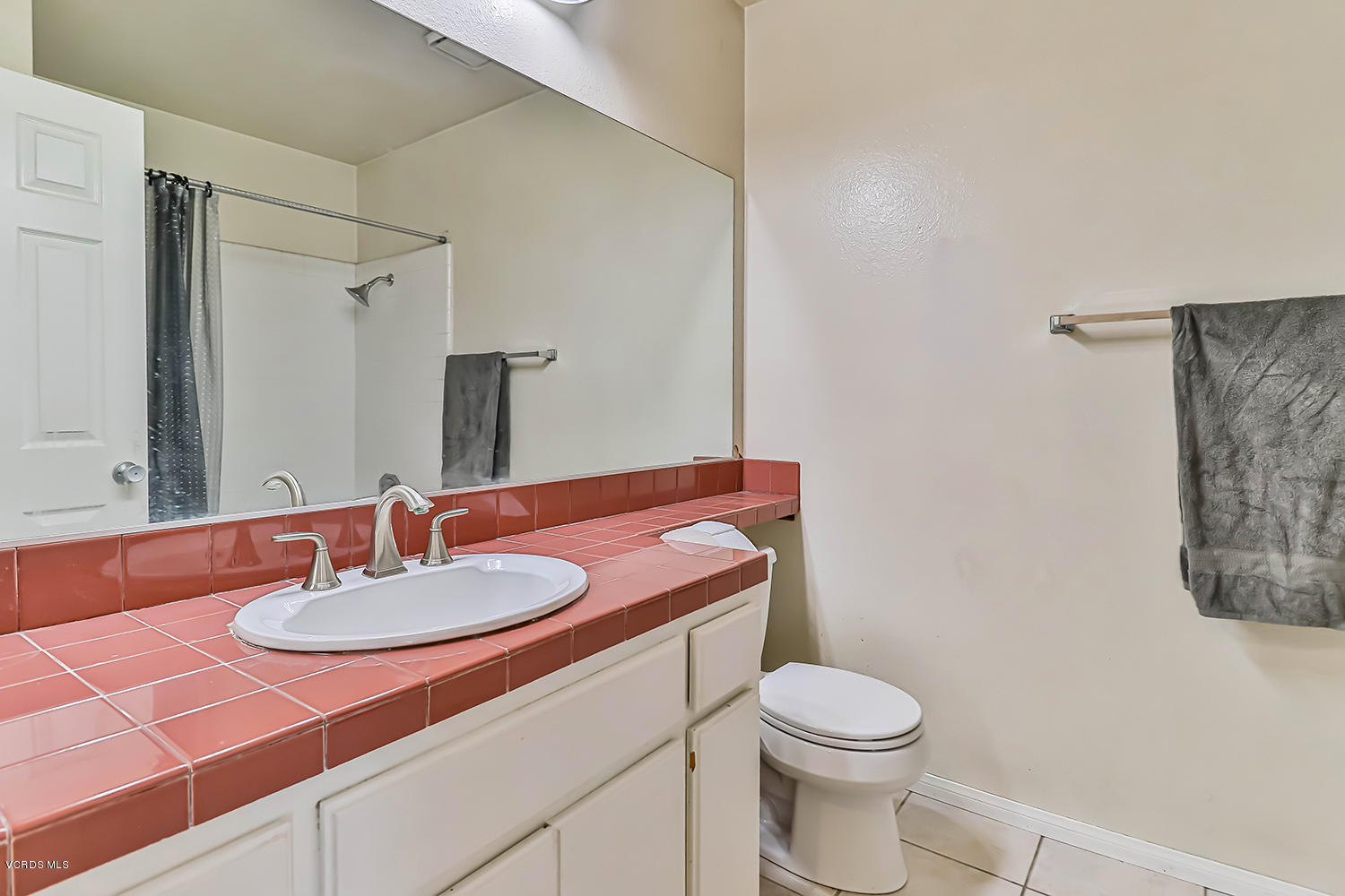 29323 Plymouth Road Castaic, CA 91384 - Photo 22 of 34 eHall Bath1