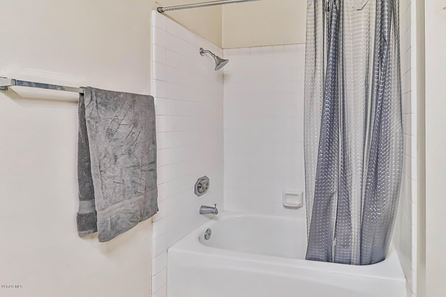 29323 Plymouth Road Castaic, CA 91384 - Photo 23 of 34 eHall Bath2