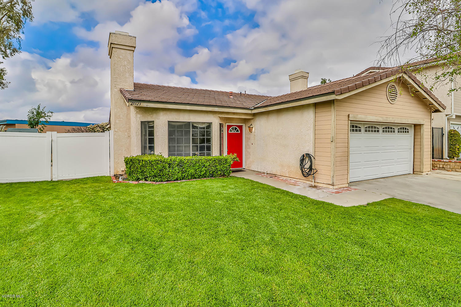 29323 Plymouth Road Castaic, CA 91384 - Photo 4 of 34 aFront4