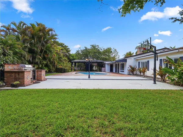 $2,200,000 | 8500 Southwest 70th Street, Miami, FL 33143