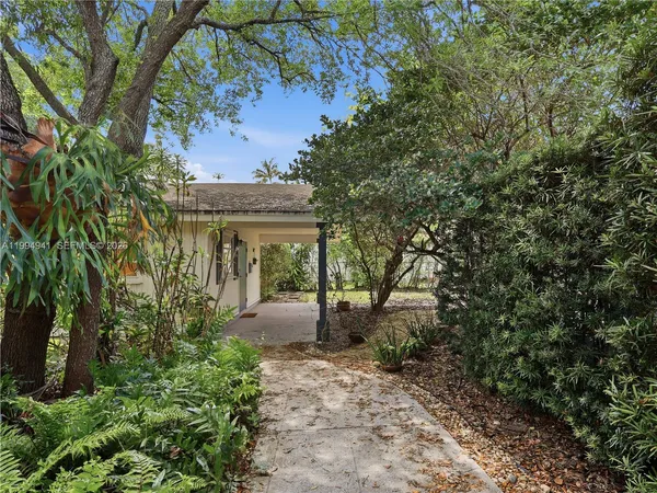 $2,200,000 | 8500 Southwest 70th Street, Miami, FL 33143