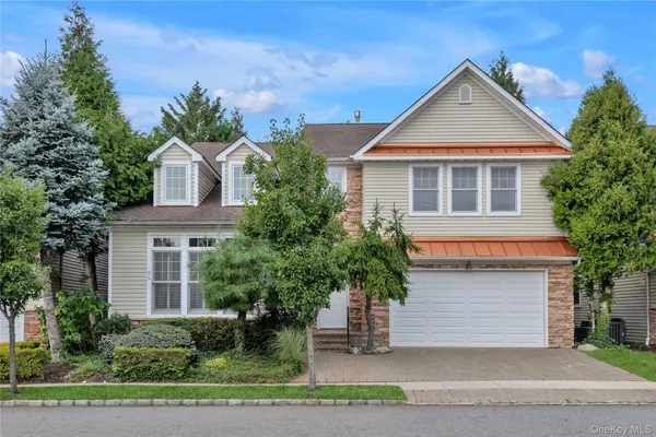 $2,100,000 | 95 West Overlook, Port Washington, NY 11050