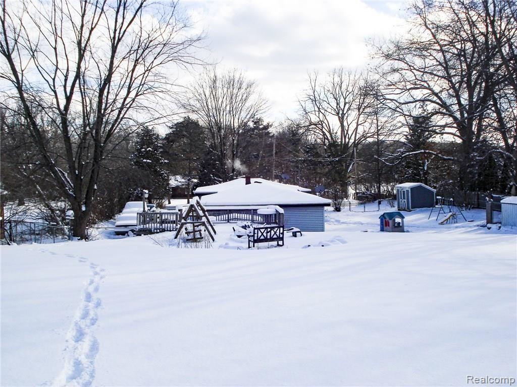 4037 South Fenton Road Holly, MI 48442 - Photo 1 of 26 DSC05185.jpg