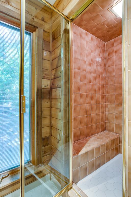 721 Tri Cities Farm Road Winchester, TN 37398 - Photo 19 of 30 Master bathroom offers a steam shower