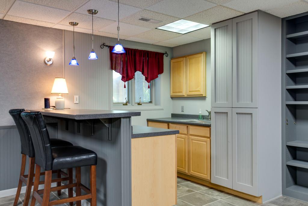 721 Tri Cities Farm Road Winchester, TN 37398 - Photo 27 of 30 Wet bar/kitchenette
