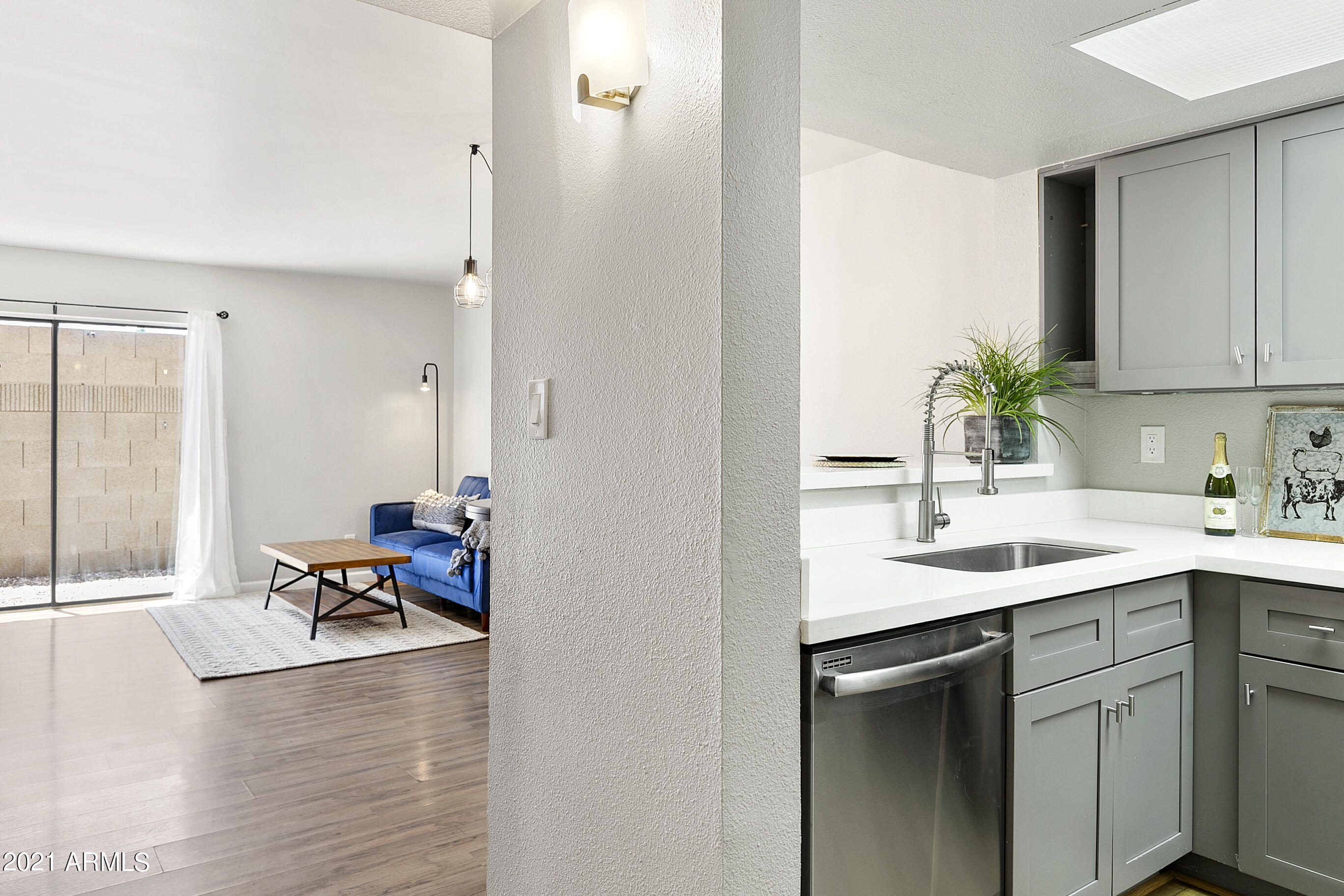 4221 East Almeria Road, Unit 8 Phoenix, AZ 85008 - Photo 3 of 20 4221EAlmeria8-003
