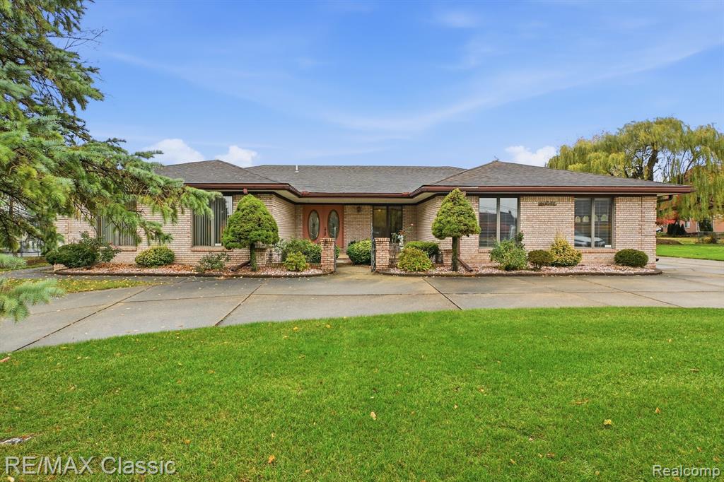 20077 Gill Road Livonia, MI 48152 - Photo 1 of 25 Gallery Image 1