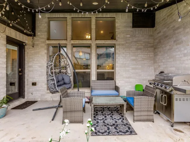 a view of entryway front of house