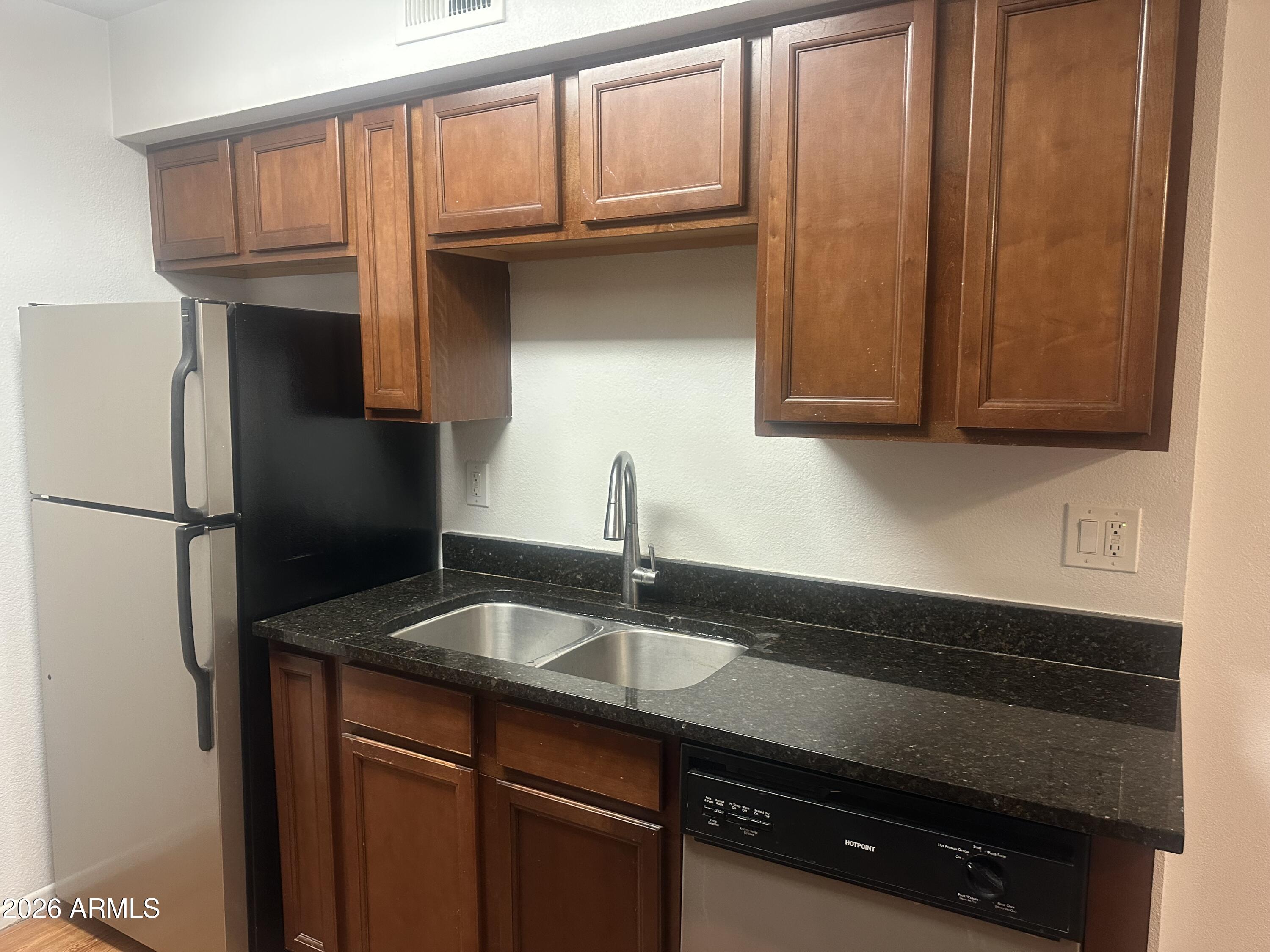 2625 East Indian School Road, Unit 221 Phoenix, AZ 85016 - Photo 4 of 17 IMG_3124