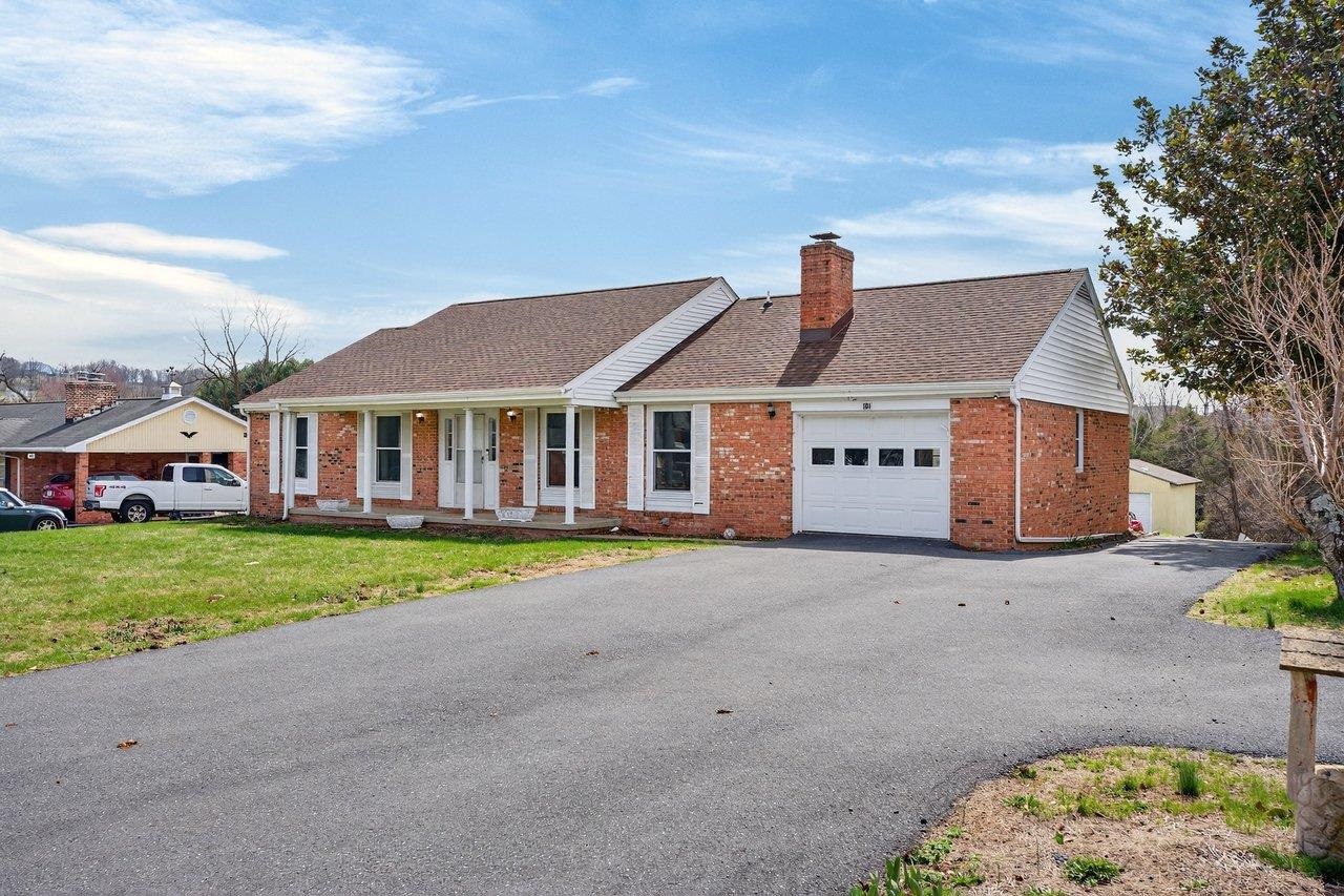181 Gravels Road Harrisonburg, VA 22802 - Photo 1 of 48