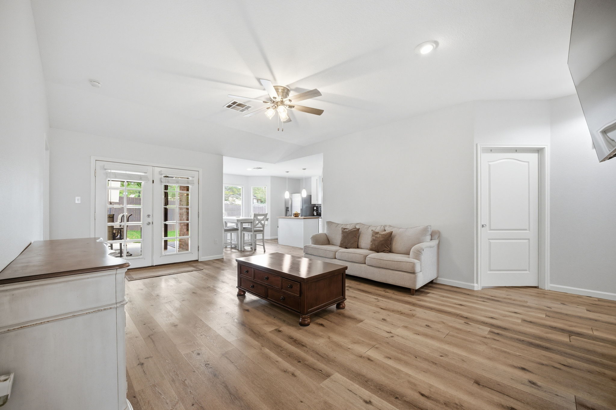 9024 Heiden Lane Austin, TX 78749 - Photo 6 of 28 Spacious living area featuring wood-finish flooring, vaulted ceilings, and recessed lighting
