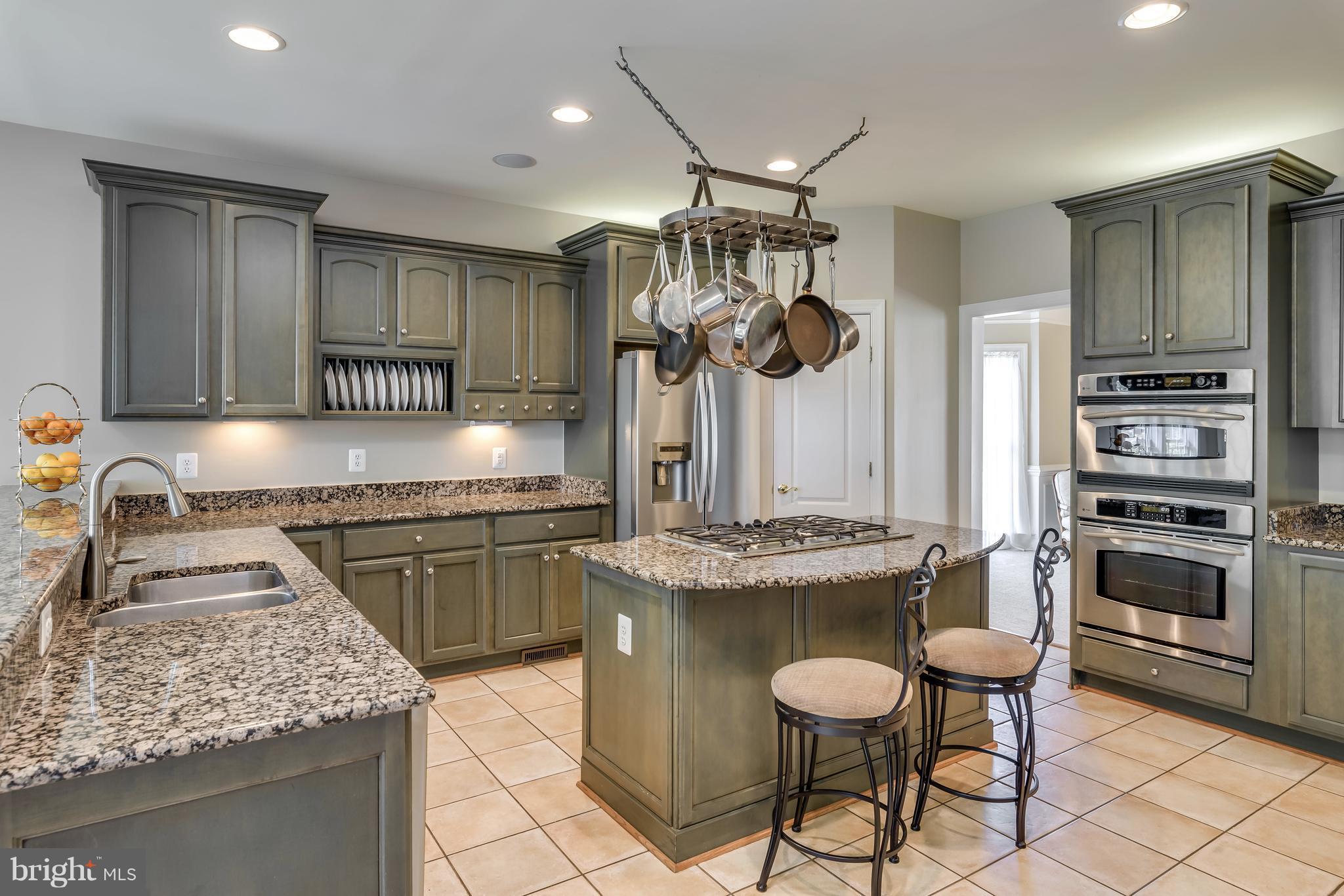 42724 Ridgeway Drive Broadlands, VA 20148 - Photo 5 of 30 a kitchen with a stove a sink and a refrigerator