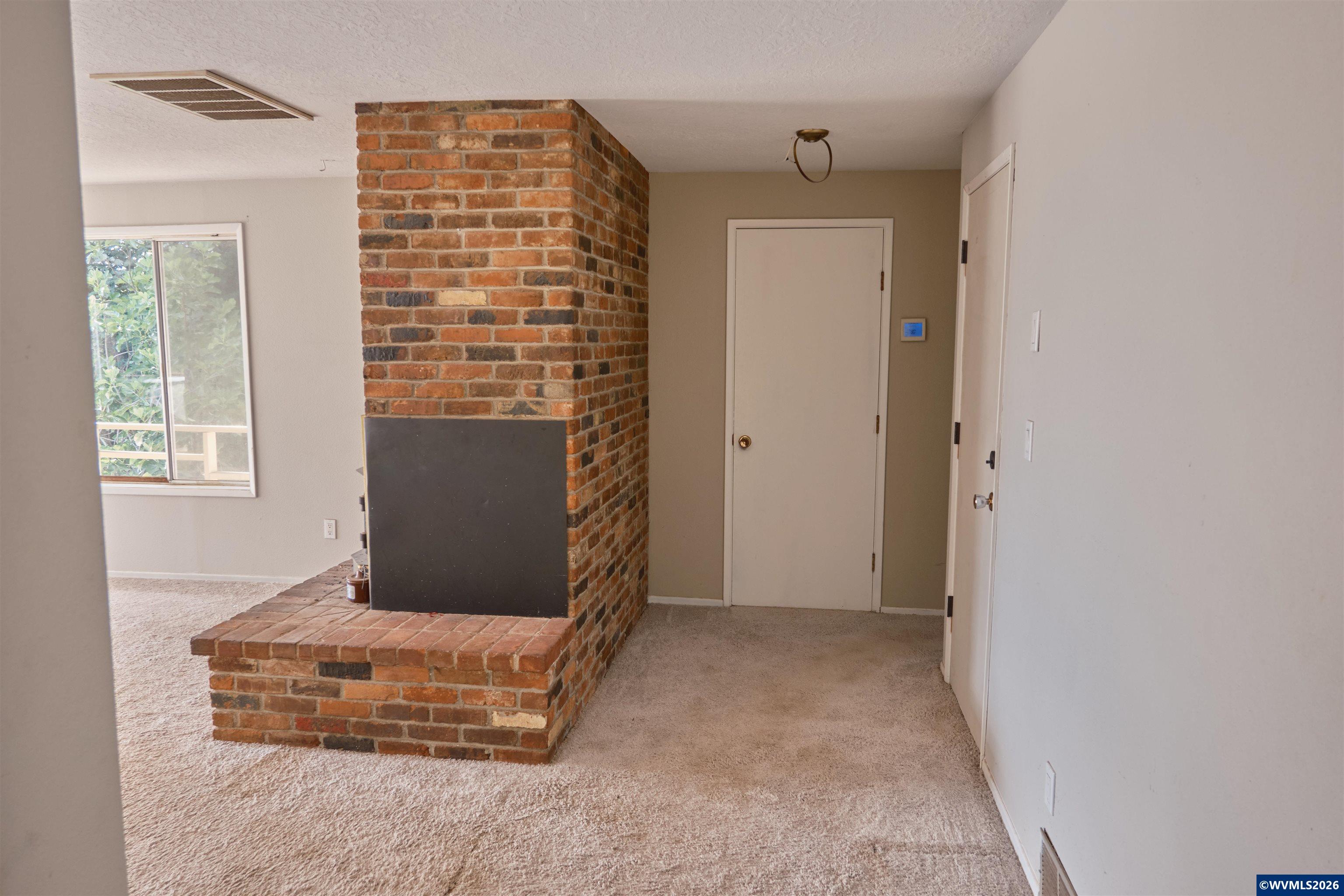37672 Rodgers Drive Scio, OR 97374 - Photo 3 of 48