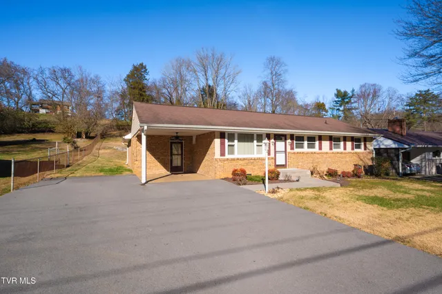 $315,000 | 361 Woodcrest Drive, Kingsport, TN 37663