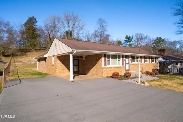 $315,000 | 361 Woodcrest Drive, Kingsport, TN 37663