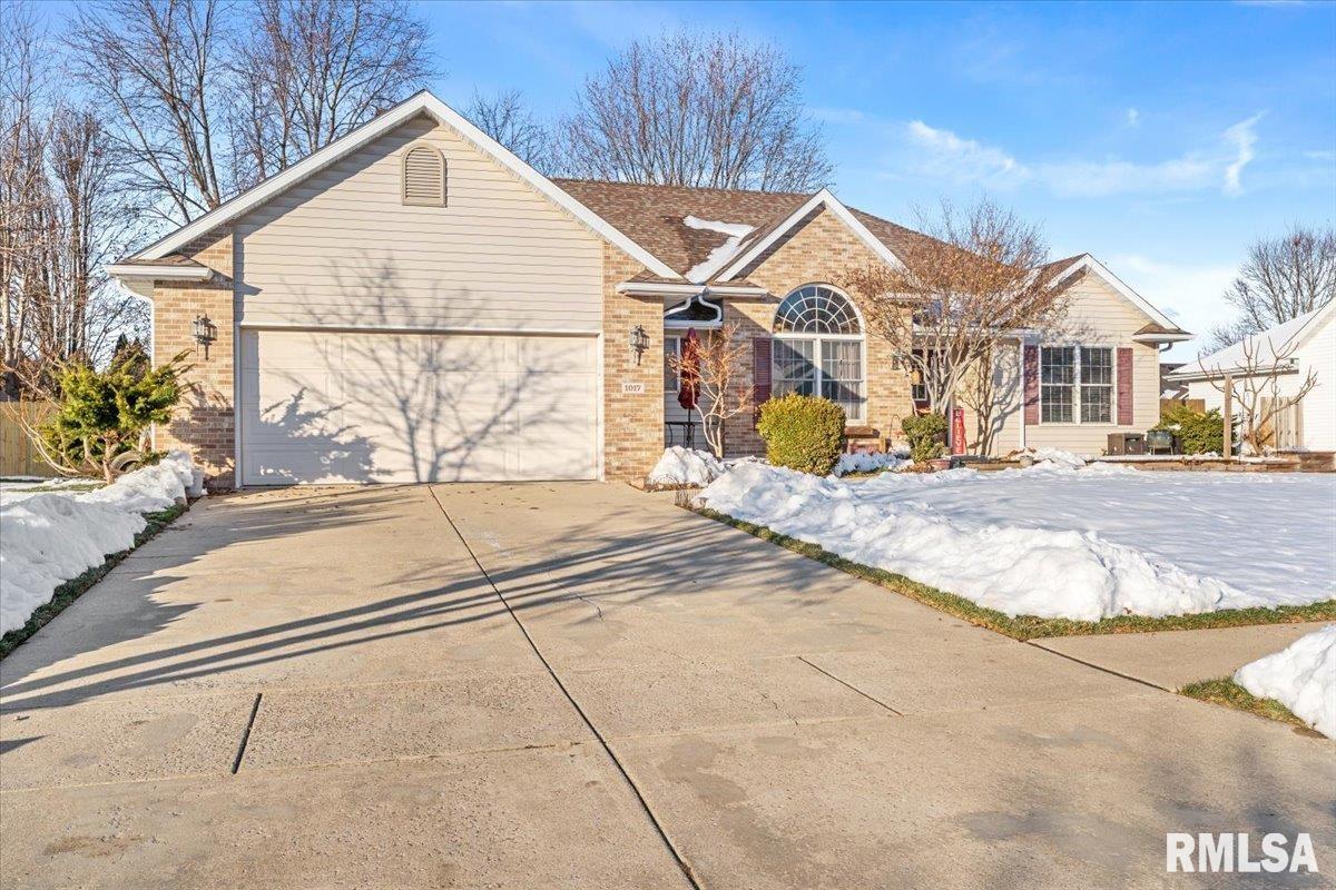 1017 Post Road Springfield, IL 62712 - Photo 3 of 37