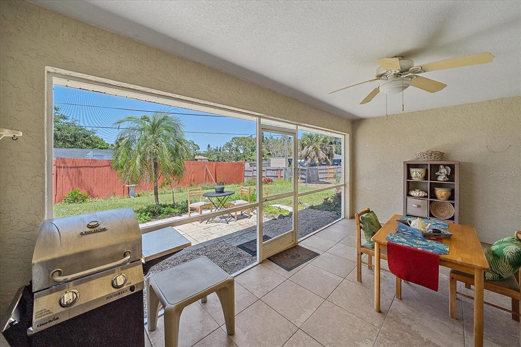 880 Horizon Road Venice, FL 34293 - Photo 7 of 39 large screened in lanai