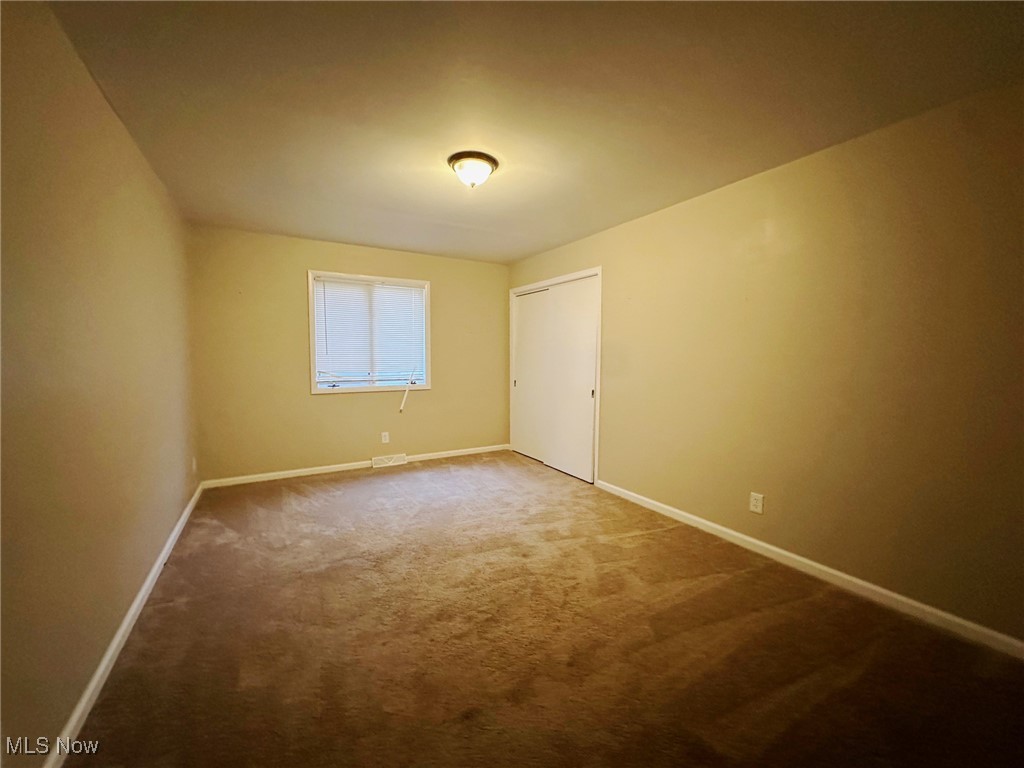 2195 Reeves Road Northeast Warren, OH 44483 - Photo 7 of 11 Gallery Image 7