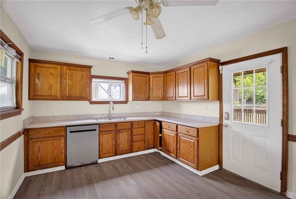906 1st Street McKees Rocks, PA 15136 - Photo 11 of 37
