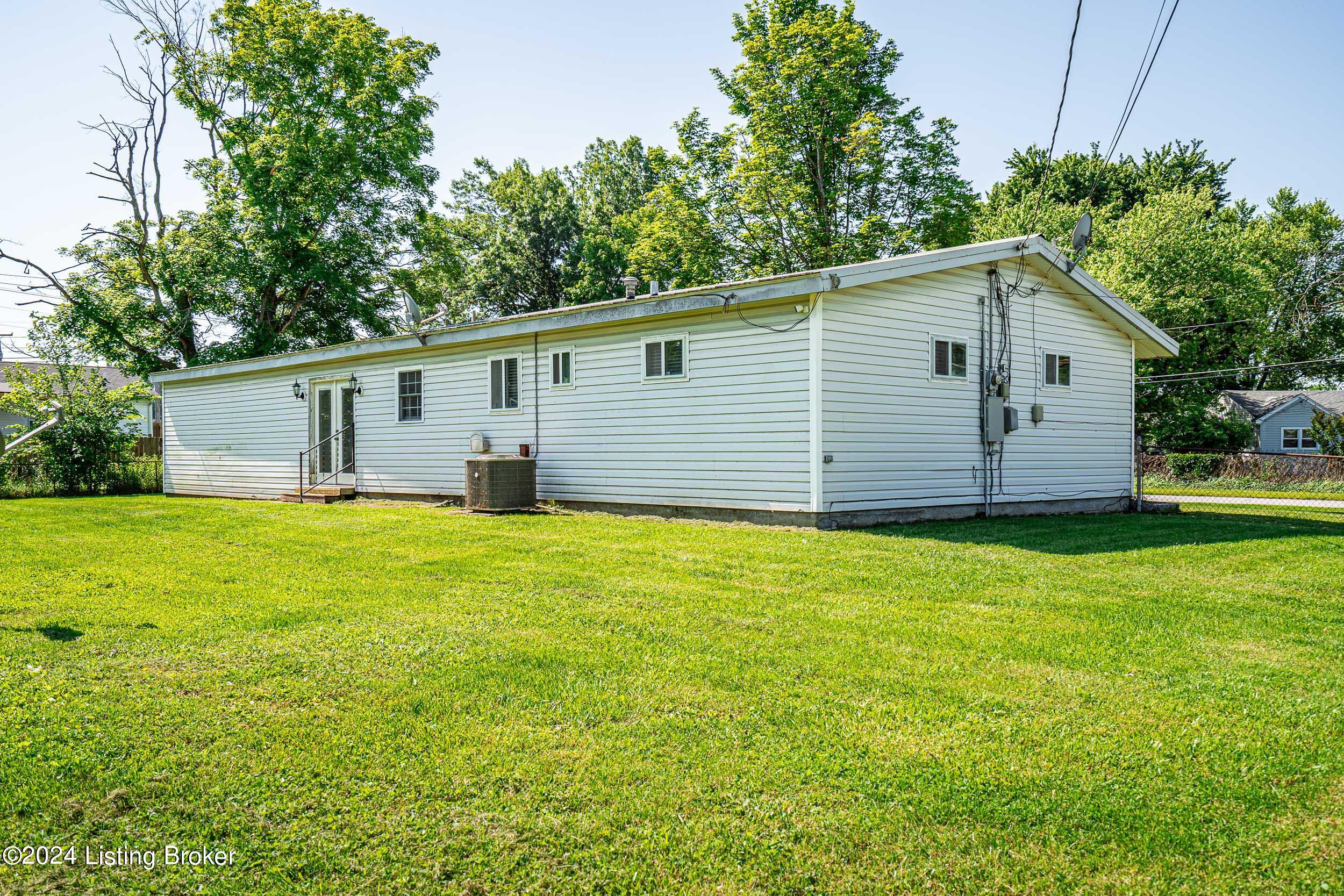 6703 Pendleton Road Louisville, KY 40272 - Photo 31 of 32 6703 Pendleton Rd-9
