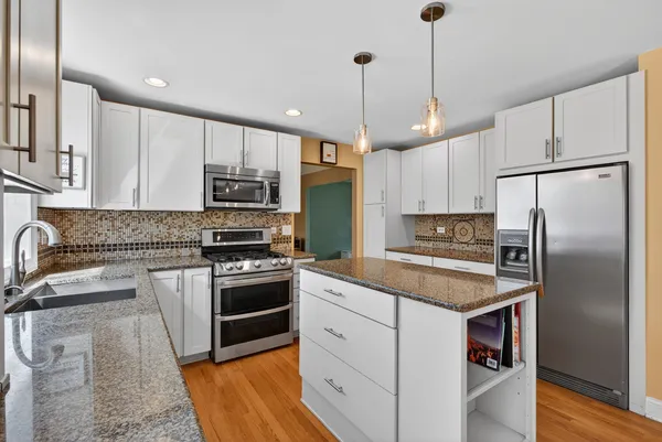 $725,000 | 647 West Kimball Avenue, Palatine, IL 60067