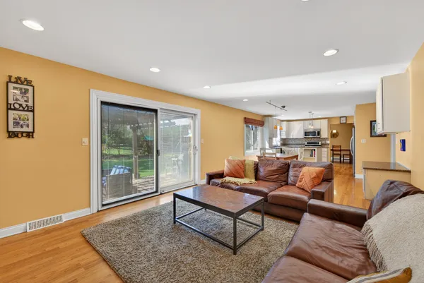 $725,000 | 647 West Kimball Avenue, Palatine, IL 60067