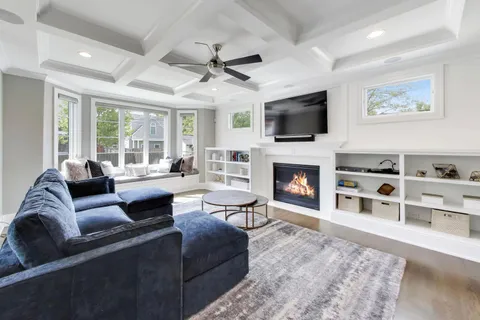 $1,500,000 | 630 Hillside Avenue, Elmhurst, IL 60126