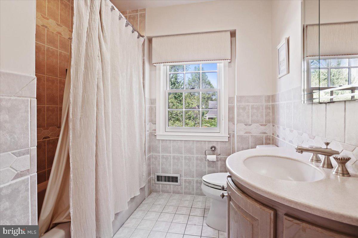 7918 Ruxway Road Towson, MD 21204 - Photo 29 of 36 a bathroom with a sink a toilet and a shower