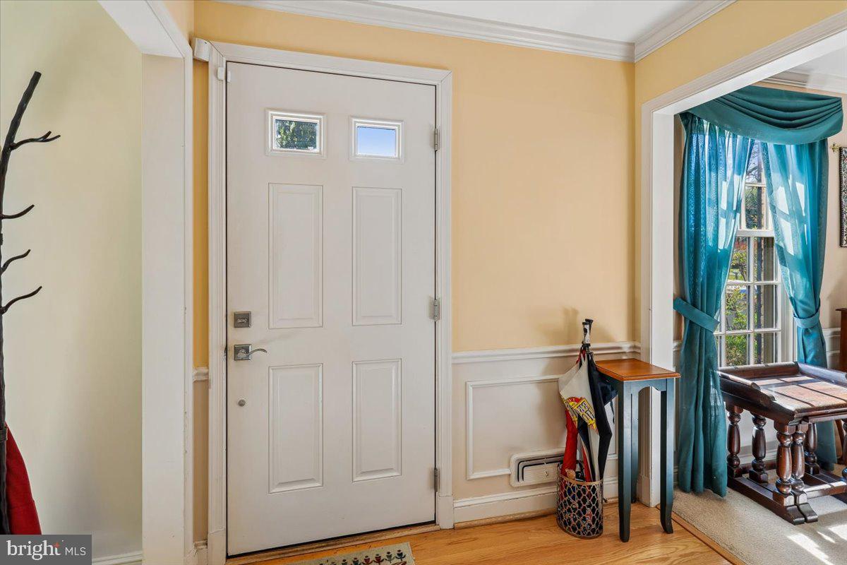 7918 Ruxway Road Towson, MD 21204 - Photo 5 of 36 a view of hallway with furniture and a window