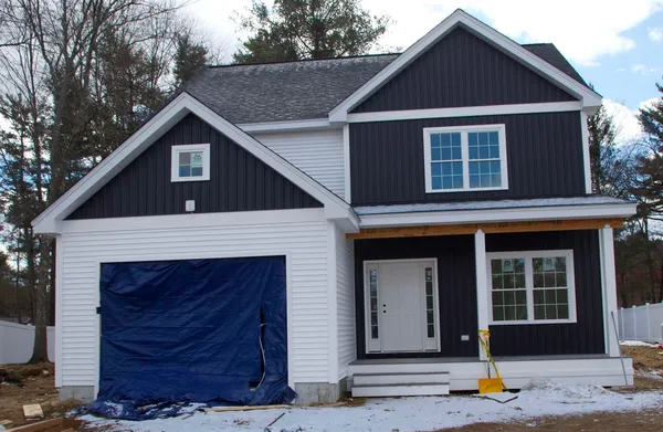 $735,000 | 144 South Mast Street, Goffstown, NH 03045