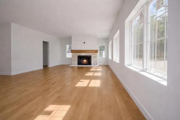 $735,000 | 144 South Mast Street, Goffstown, NH 03045