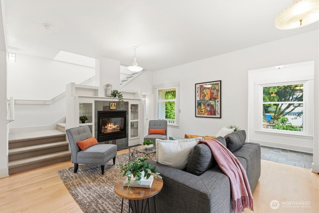 108 North 54th Street Seattle, WA 98103 - Photo 3 of 36