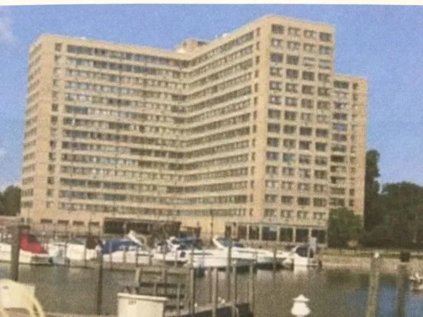 $285,000 | 8900 East Jefferson Avenue, Unit 1012 1013, Detroit, MI 48214