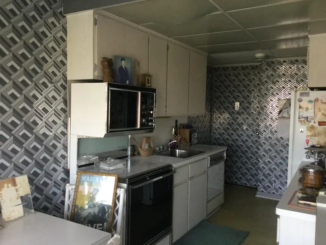 $300,000 | 8900 East Jefferson Avenue, Unit 1012 1013, Detroit, MI 48214