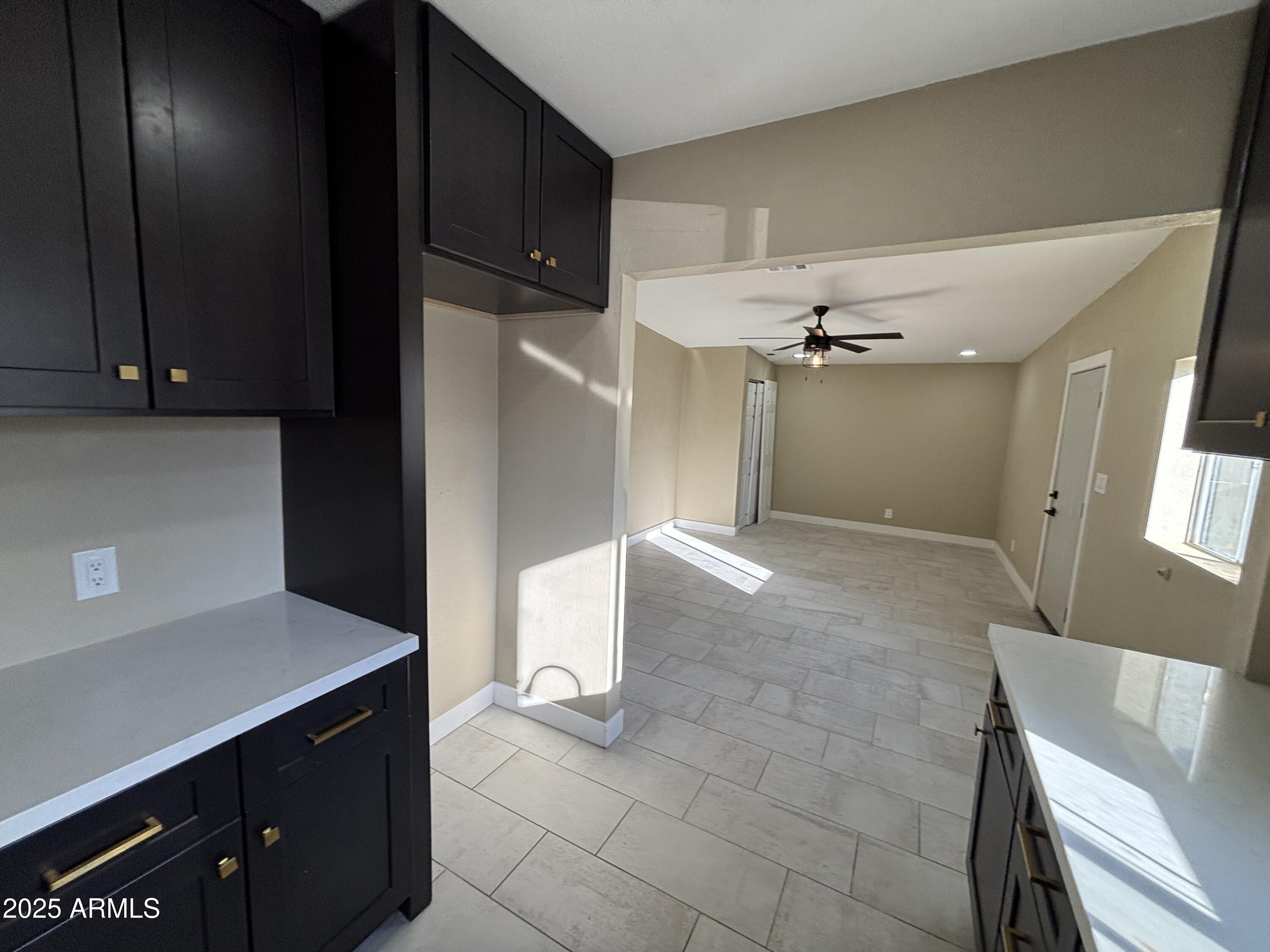 1044 East Whitton Avenue, Unit FRONT Phoenix, AZ 85014 - Photo 14 of 53 IMG_2374