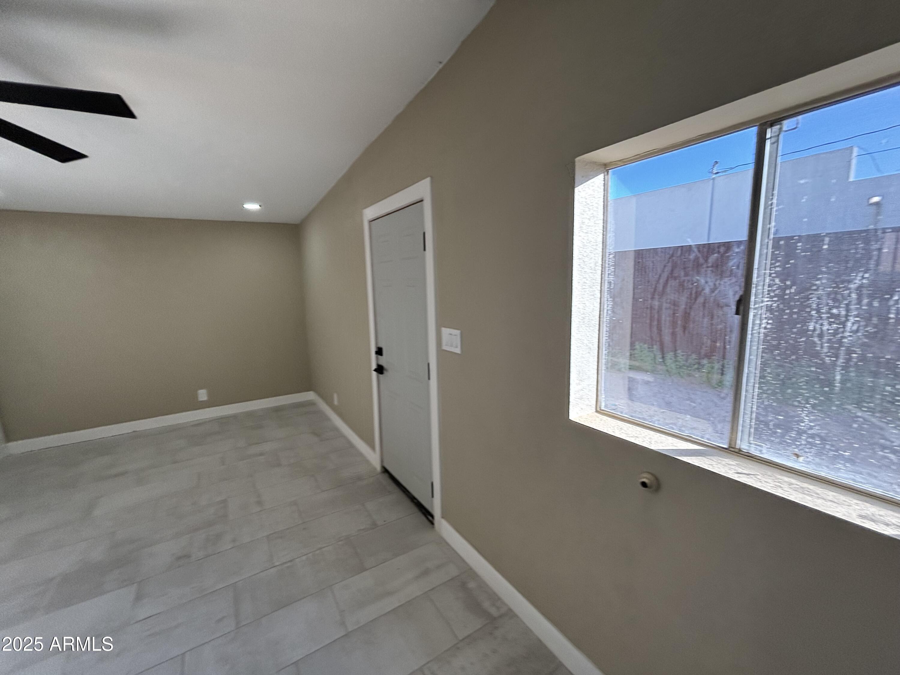 1044 East Whitton Avenue, Unit FRONT Phoenix, AZ 85014 - Photo 15 of 53 IMG_2362