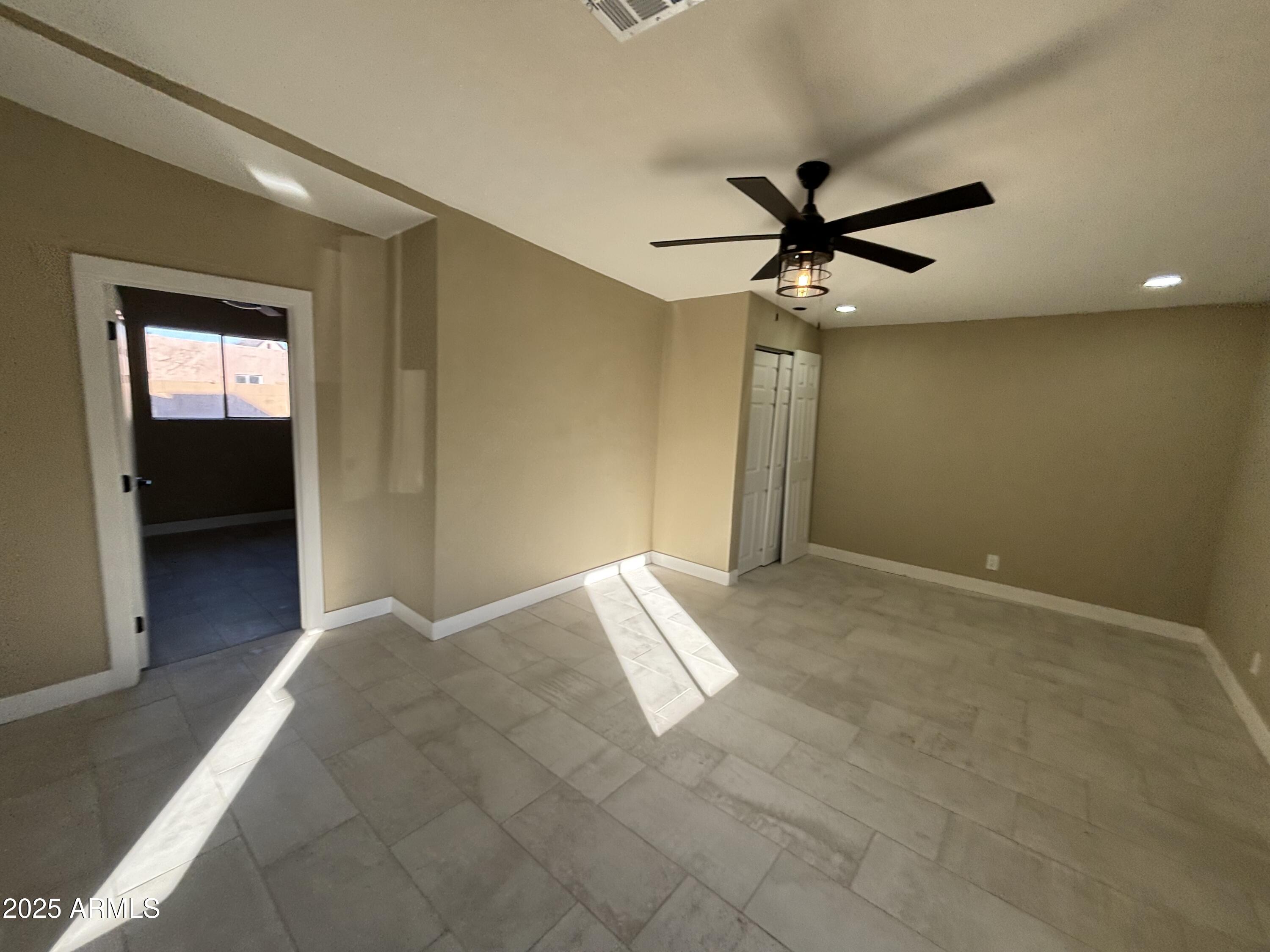 1044 East Whitton Avenue, Unit FRONT Phoenix, AZ 85014 - Photo 17 of 53 IMG_2360