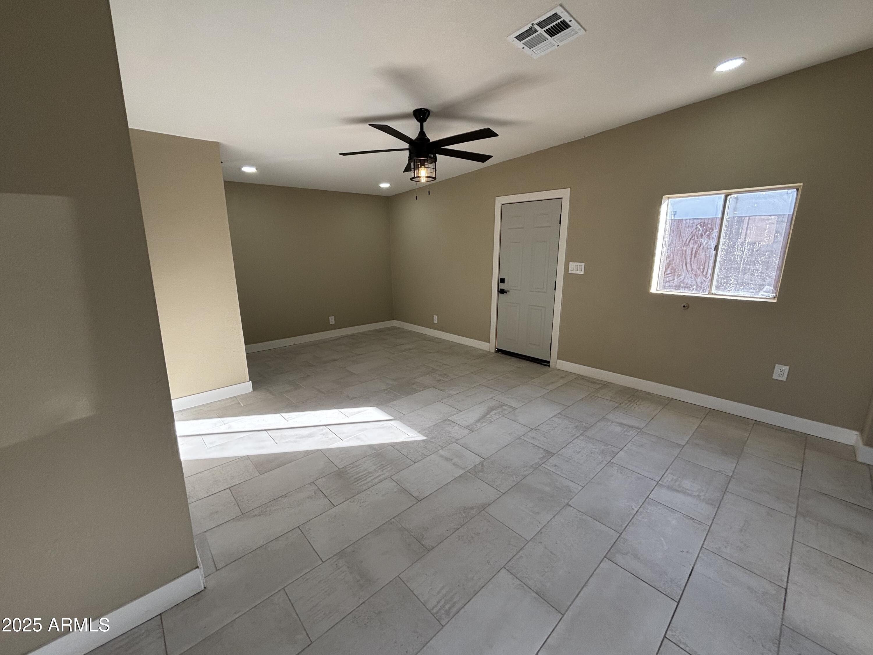 1044 East Whitton Avenue, Unit FRONT Phoenix, AZ 85014 - Photo 20 of 53 IMG_2327