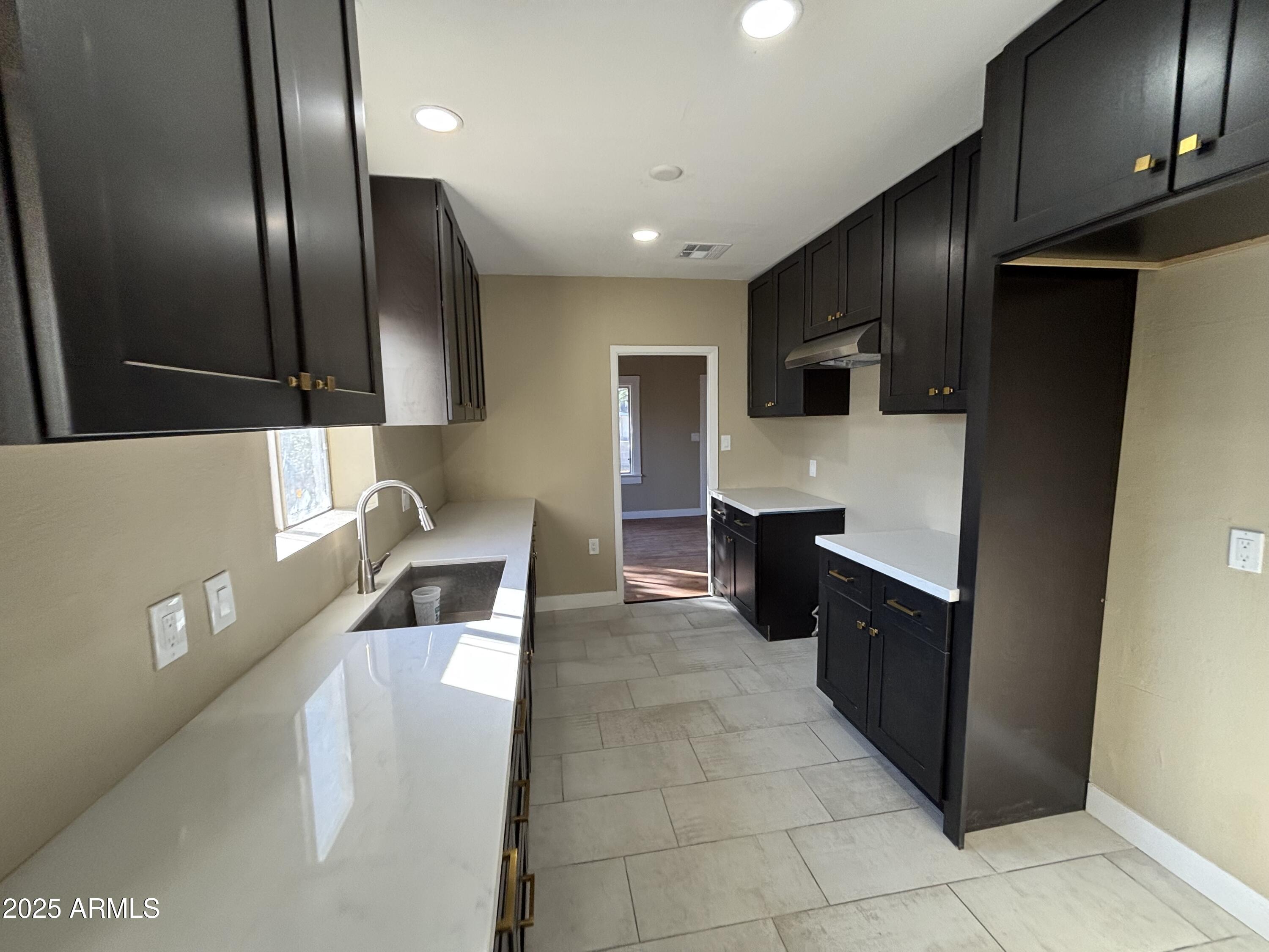 1044 East Whitton Avenue, Unit FRONT Phoenix, AZ 85014 - Photo 2 of 53 IMG_2415