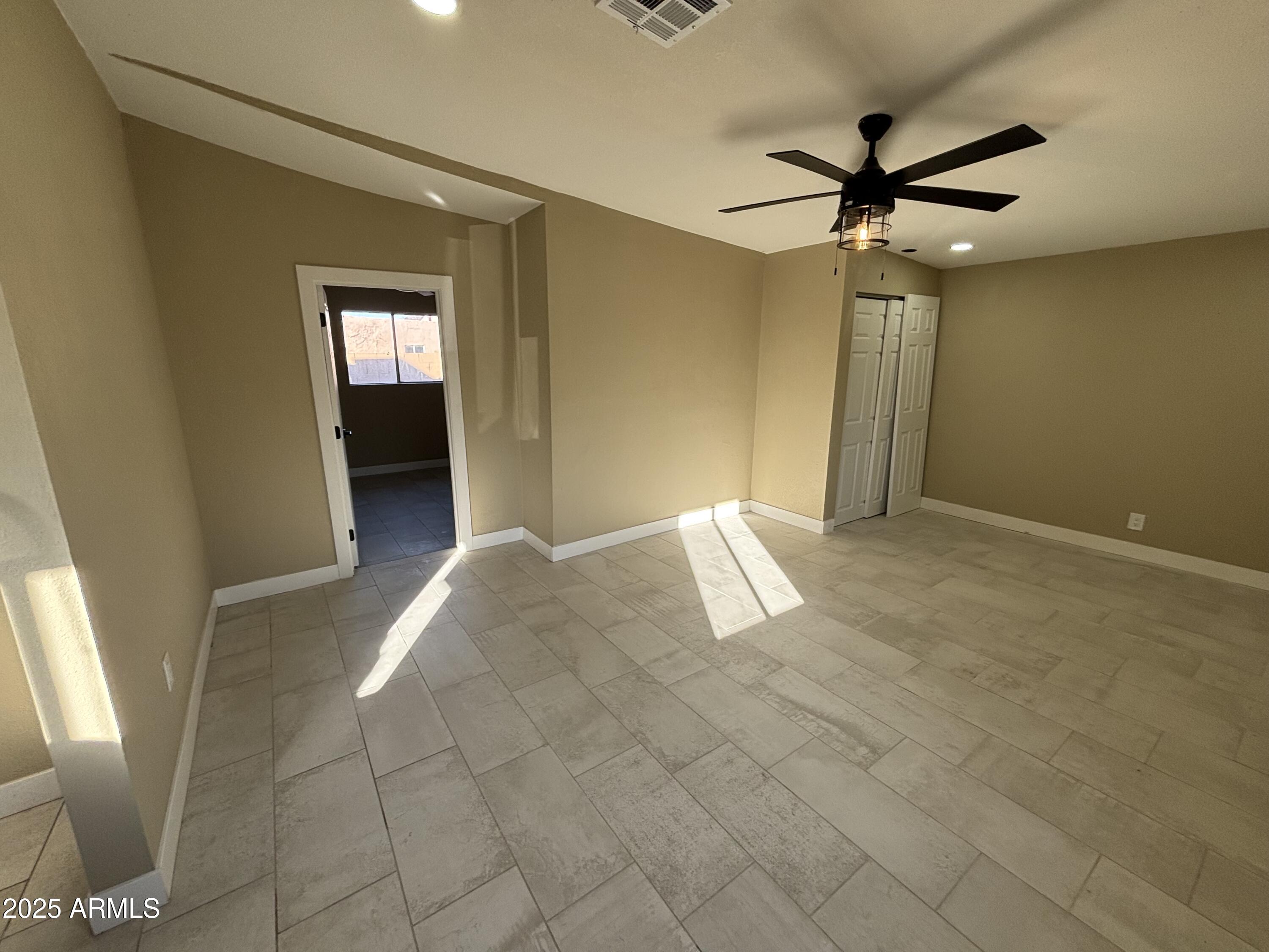 1044 East Whitton Avenue, Unit FRONT Phoenix, AZ 85014 - Photo 22 of 53 IMG_2310