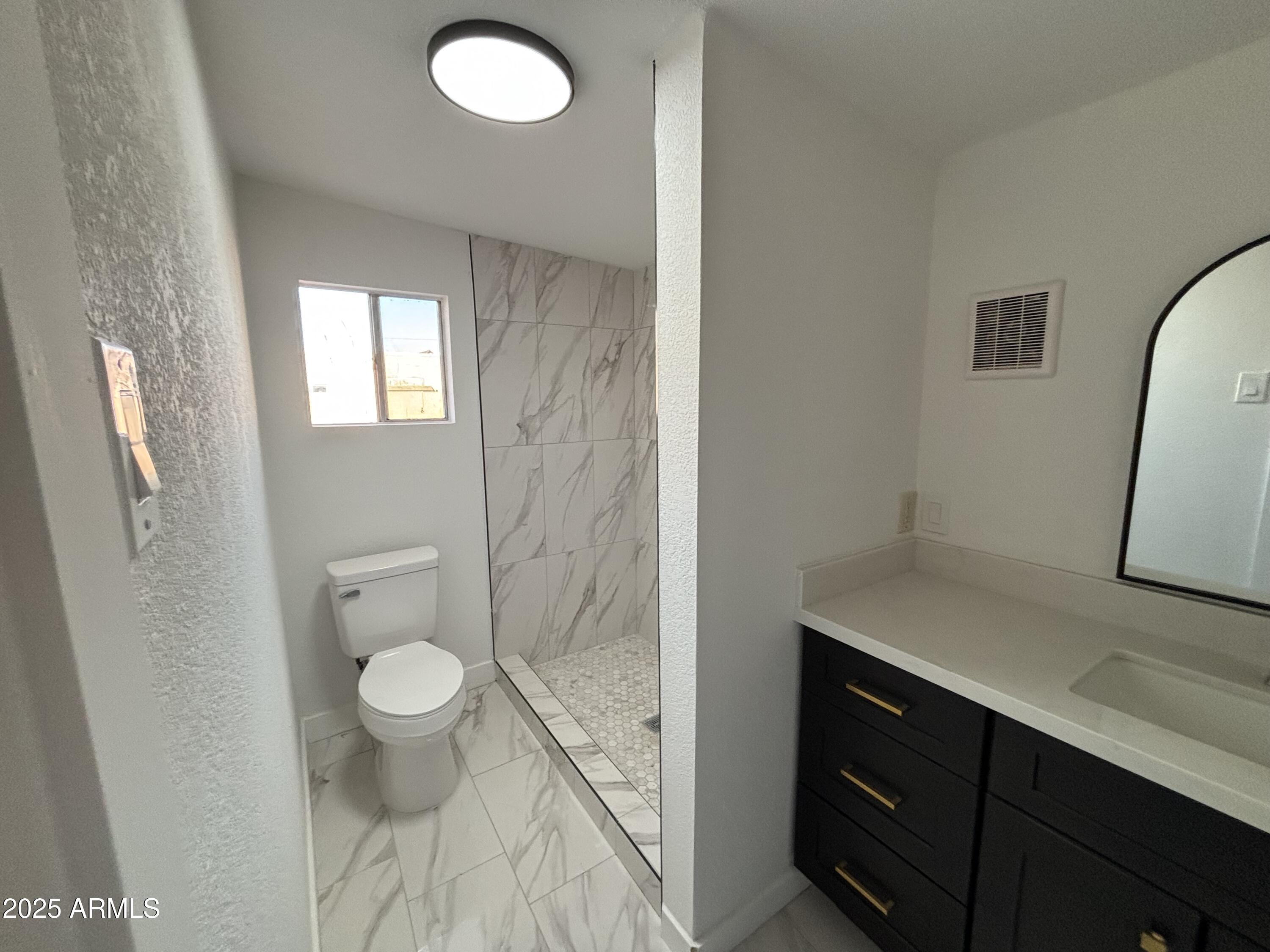 1044 East Whitton Avenue, Unit FRONT Phoenix, AZ 85014 - Photo 26 of 53 IMG_2322