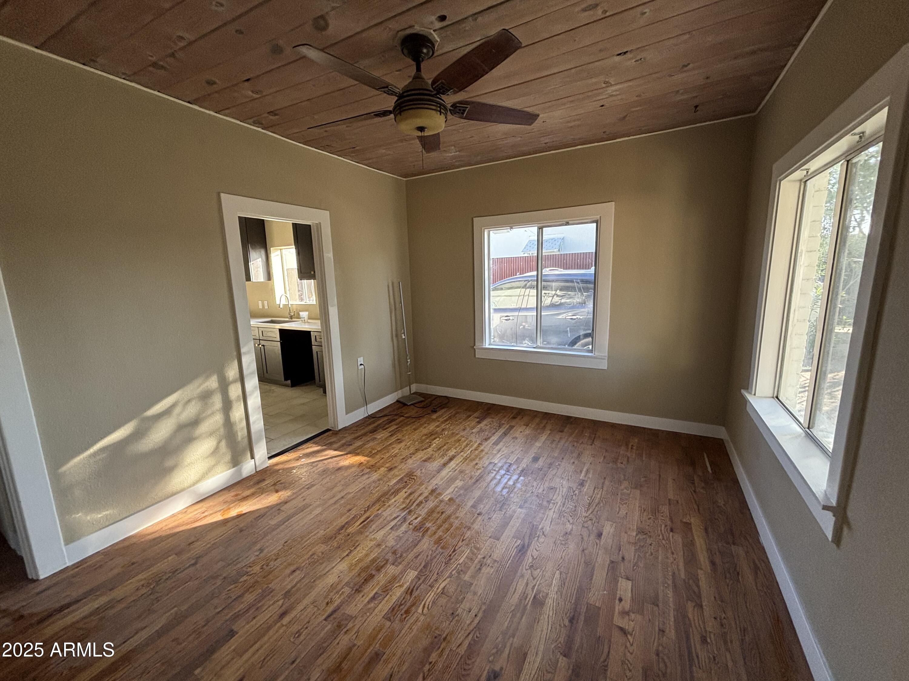 1044 East Whitton Avenue, Unit FRONT Phoenix, AZ 85014 - Photo 27 of 53 IMG_2301