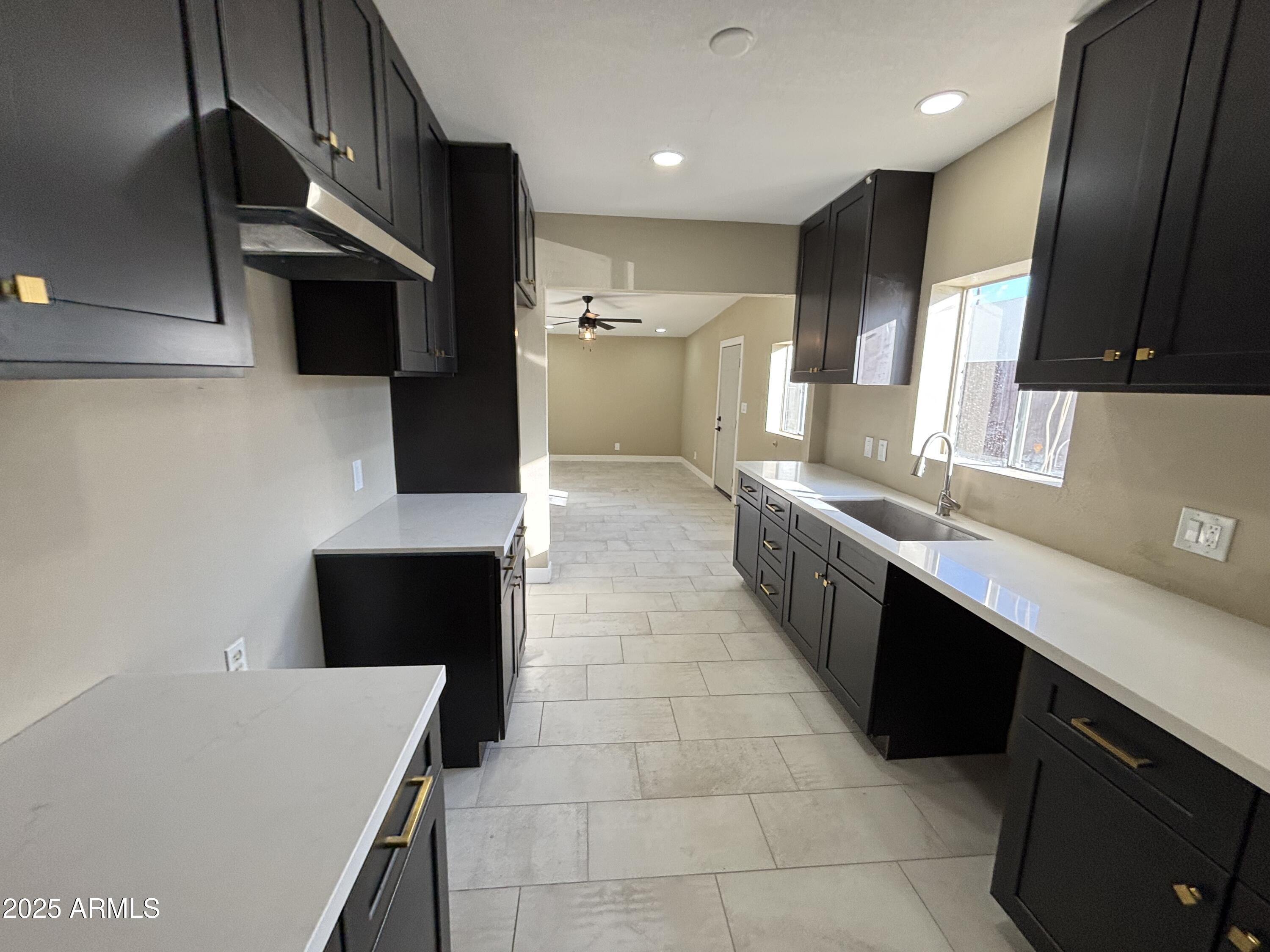 1044 East Whitton Avenue, Unit FRONT Phoenix, AZ 85014 - Photo 6 of 53 IMG_2404