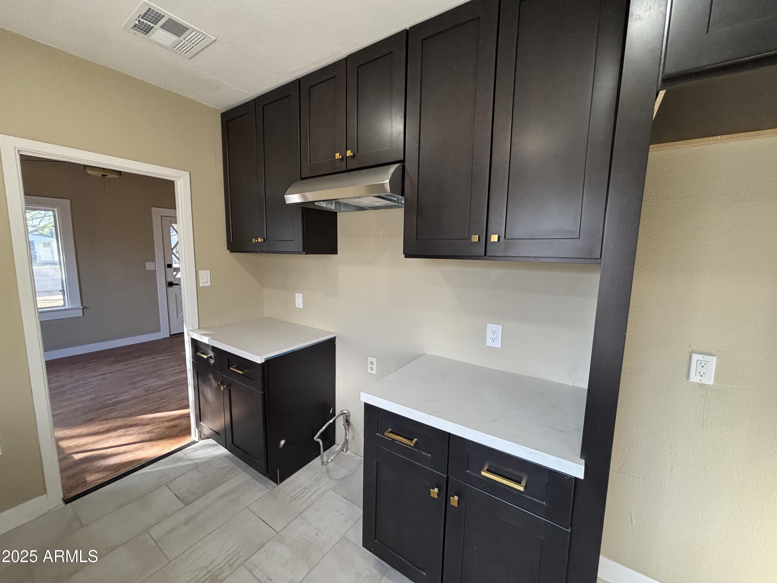 1044 East Whitton Avenue, Unit FRONT Phoenix, AZ 85014 - Photo 8 of 53 IMG_2403