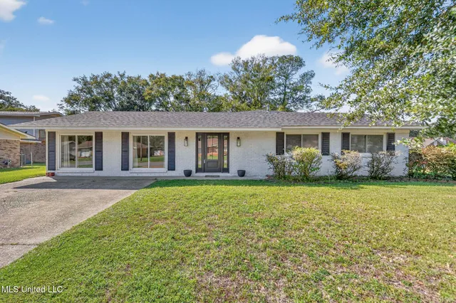 $349,900 | 100 Hunter Drive, Ocean Springs, MS 39564