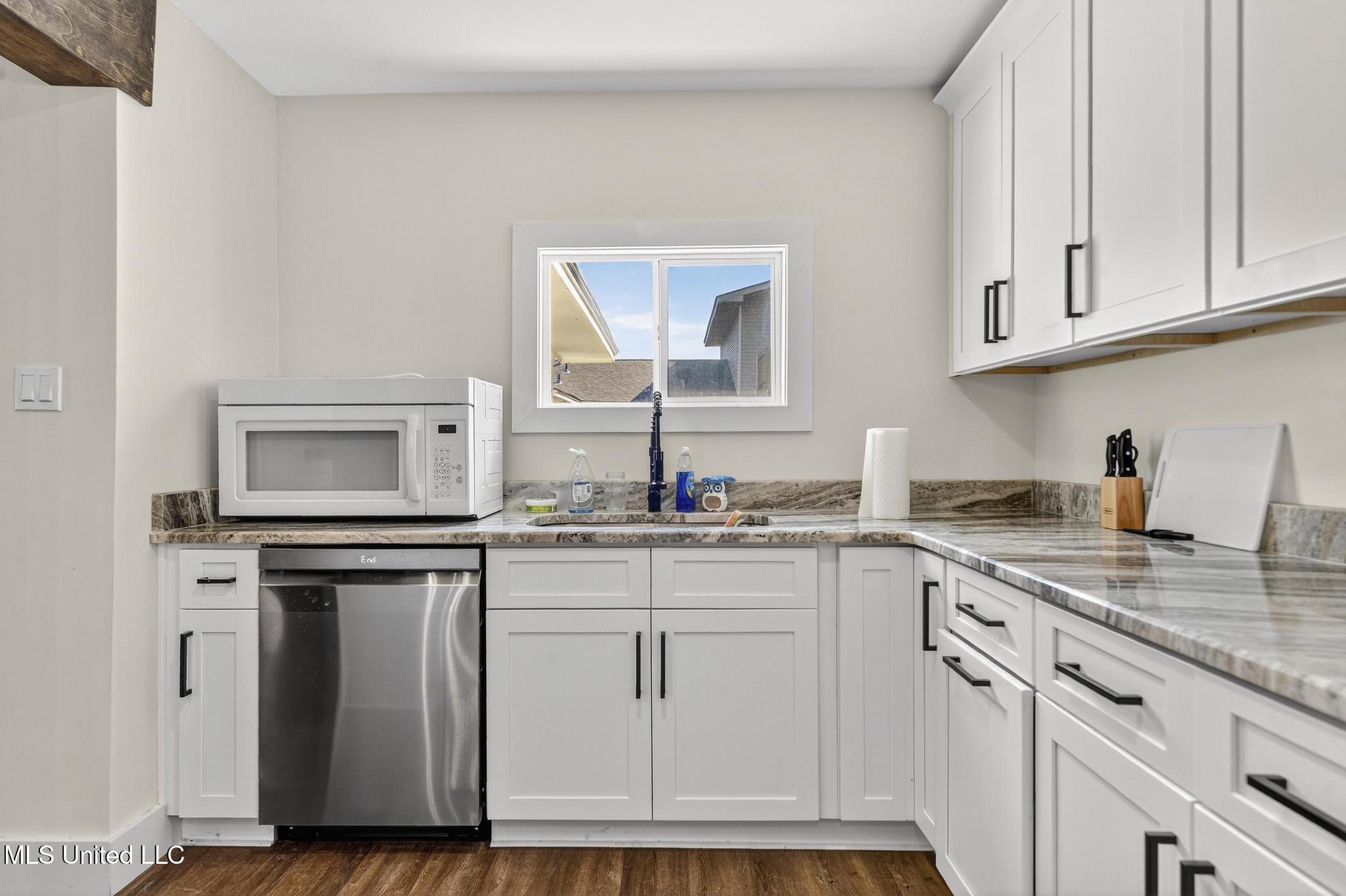 100 Hunter Drive Ocean Springs, MS 39564 - Photo 11 of 67 012