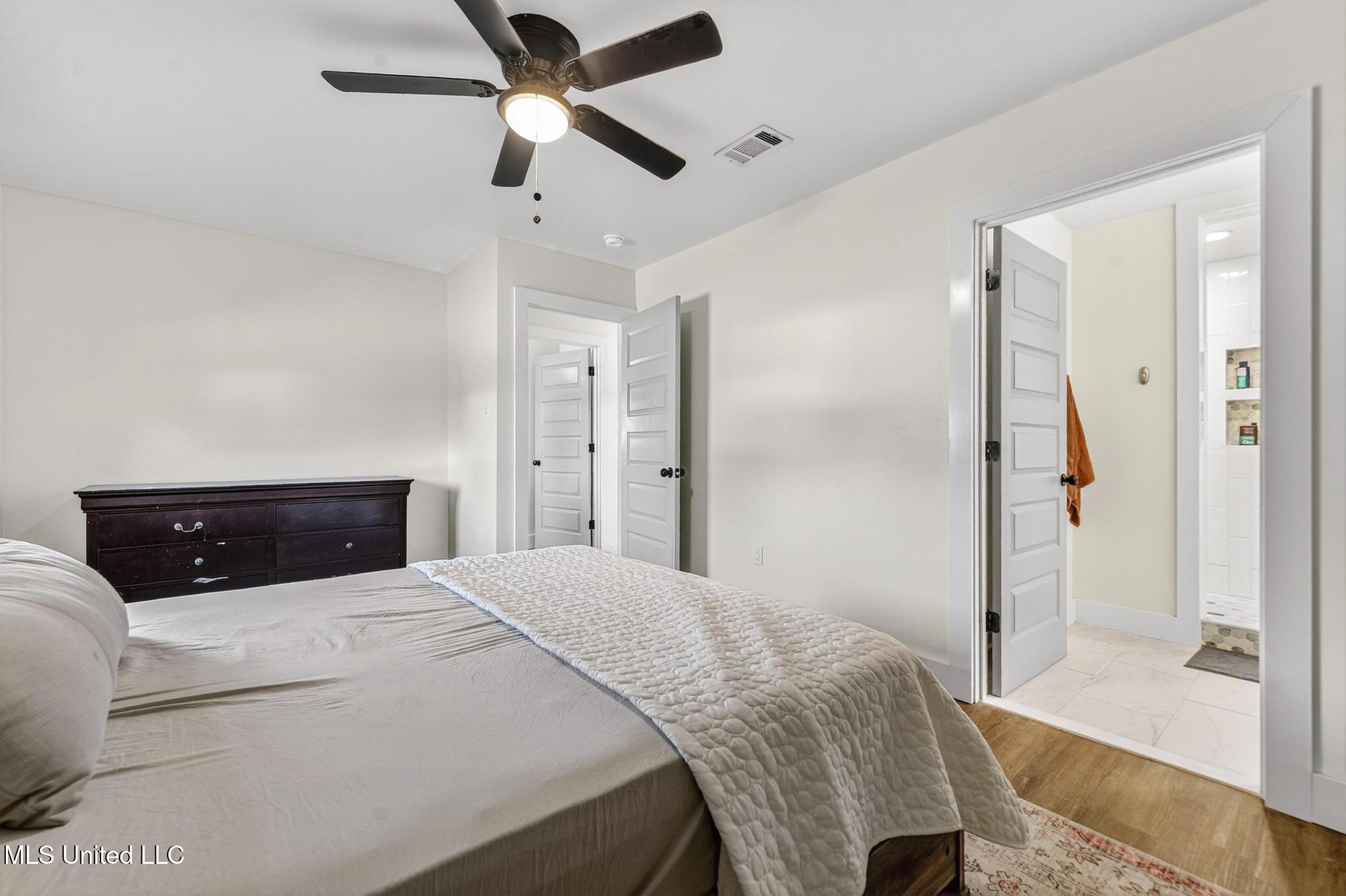 100 Hunter Drive Ocean Springs, MS 39564 - Photo 13 of 67 014